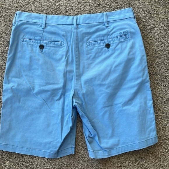 Men’s Izod Shorts - 32" Waist - Picture 3 of 3